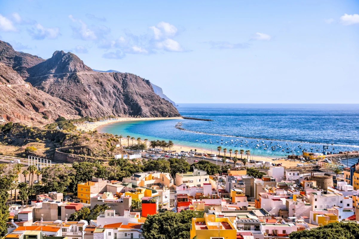 7 Best Countries For Travelers Who Want Comfortable, Mild-Weather Any Time Of The Year